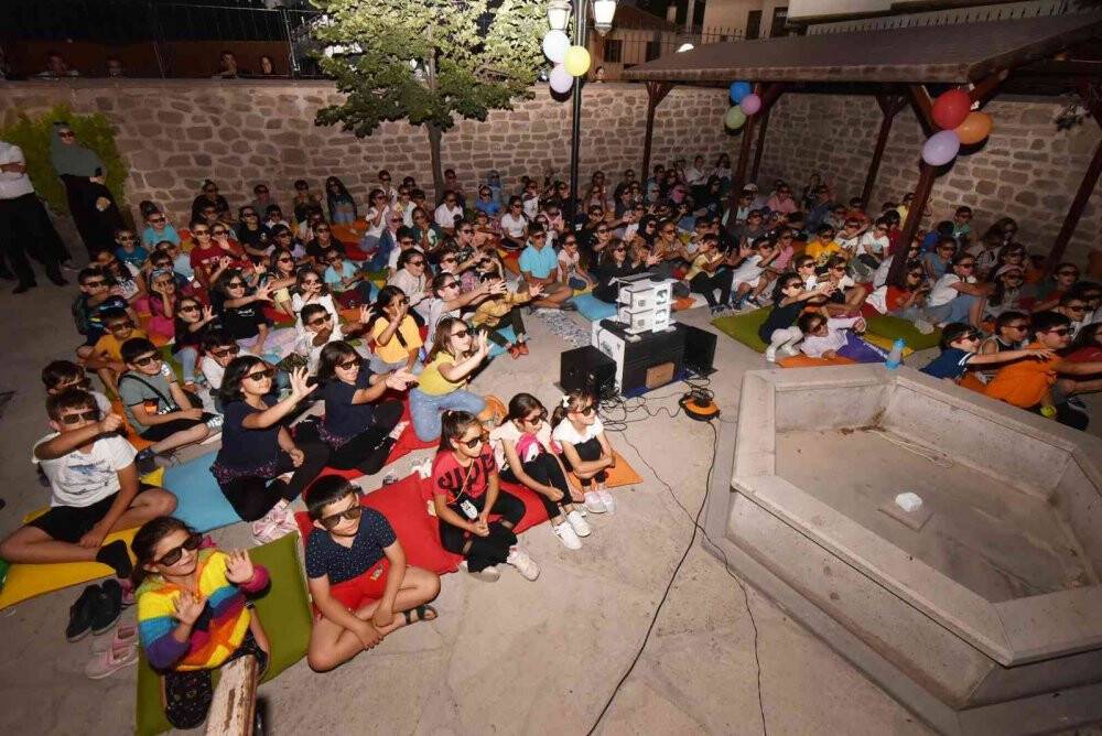 Karatay Belediyesi'nden Havada Sinema