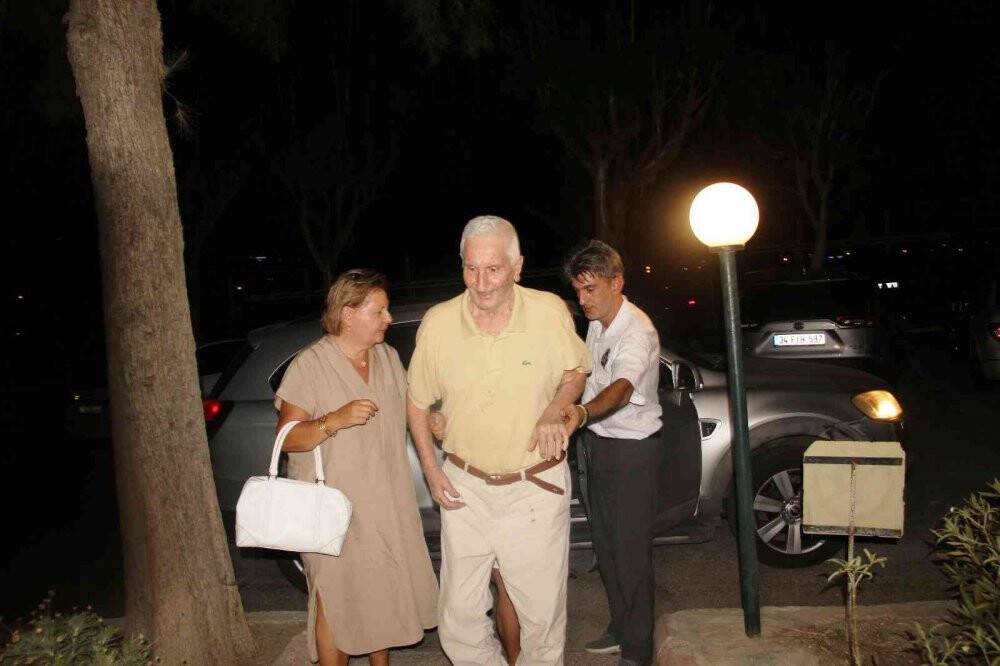 Tahliye edilen Çevik Bir, cezaevinden çıkıp Bodrum’daki yazlığına geldi