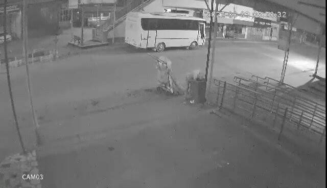 Hayrete düşüren hırsızlık: Plastik çöp konteynerini çaldı