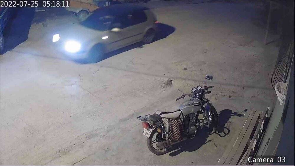 Motosiklet hırsızlığı şüphelilerini kamera görüntüleri ele verdi