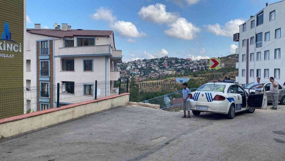 Otomobili ile merdivenlerden indi kazayı yara almadan atlattı