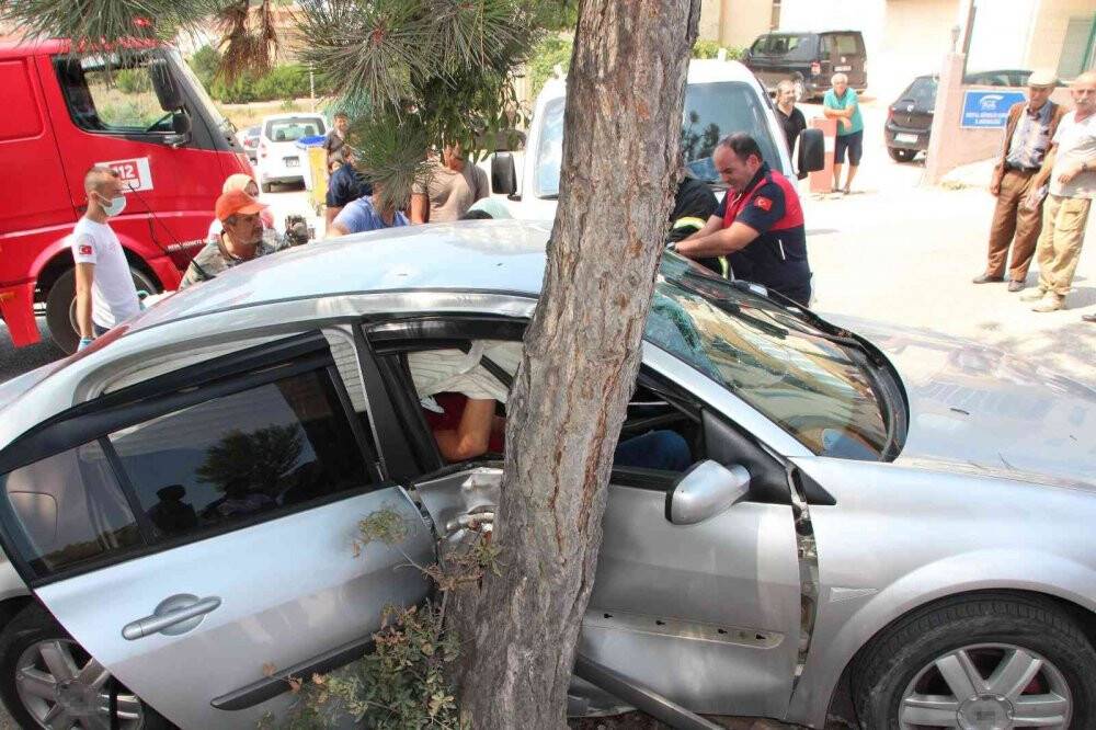 Akşehir'den düğüne giden aile kaza yaptı, 3 kişi yaralandı
