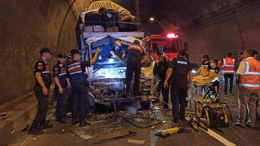 Bolu Dağı Tüneli’nde zincirleme kaza: 1 yaralı