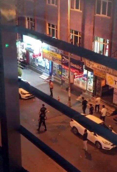 Esenyurt’ta dehşet dolu anlar: Döner bıçağıyla ortalığı birbirine kattı