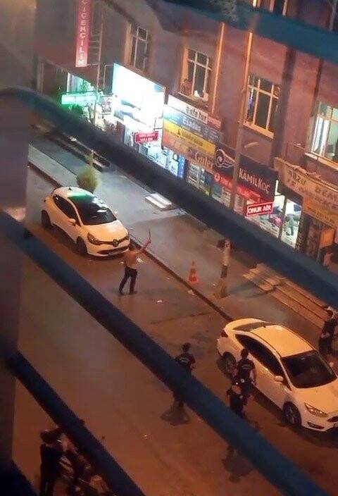 Esenyurt’ta dehşet dolu anlar: Döner bıçağıyla ortalığı birbirine kattı