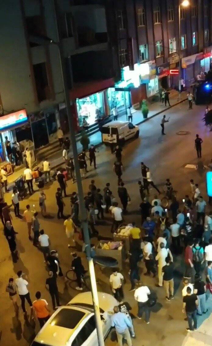 Esenyurt’ta dehşet dolu anlar: Döner bıçağıyla ortalığı birbirine kattı