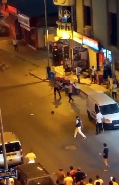 Esenyurt’ta dehşet dolu anlar: Döner bıçağıyla ortalığı birbirine kattı