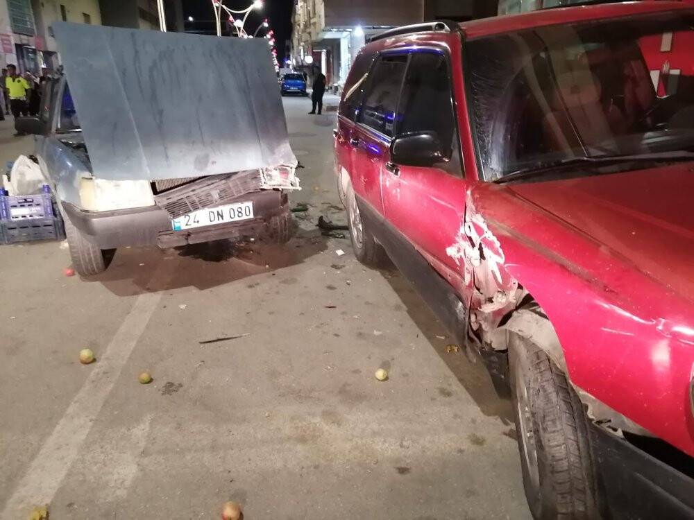 Kazada otomobilde sıkışan sürücüyü ekipler kurtardı