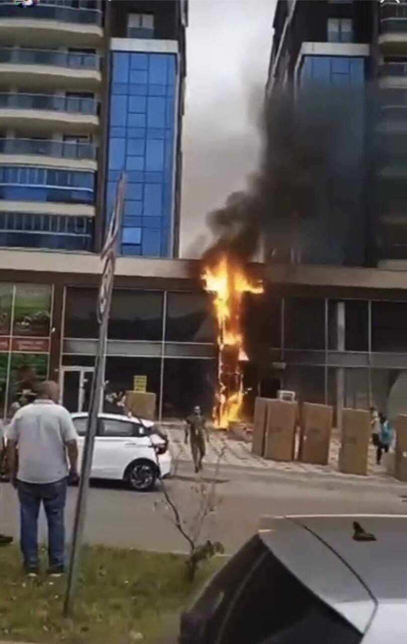 Mobilya dükkanı alev alev yandı