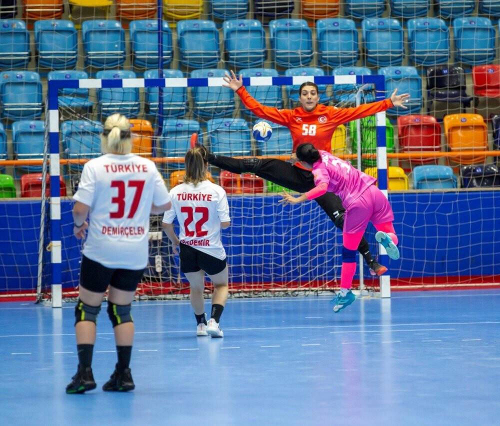 A Milli Kadın Hentbol Takımı, Konya 2021'e galibiyetle başladı
