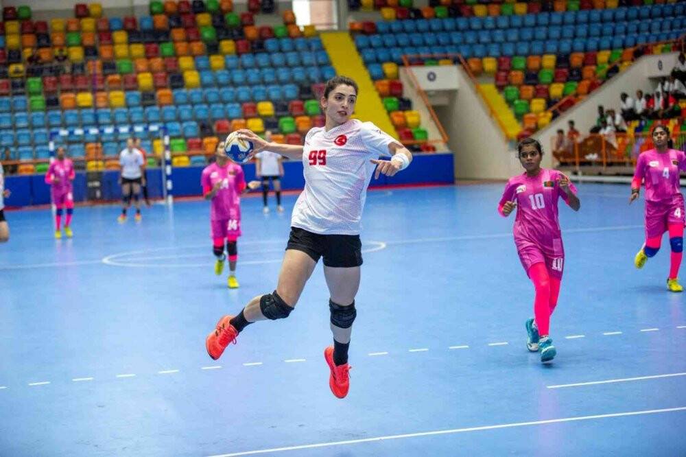 A Milli Kadın Hentbol Takımı, Konya 2021'e galibiyetle başladı