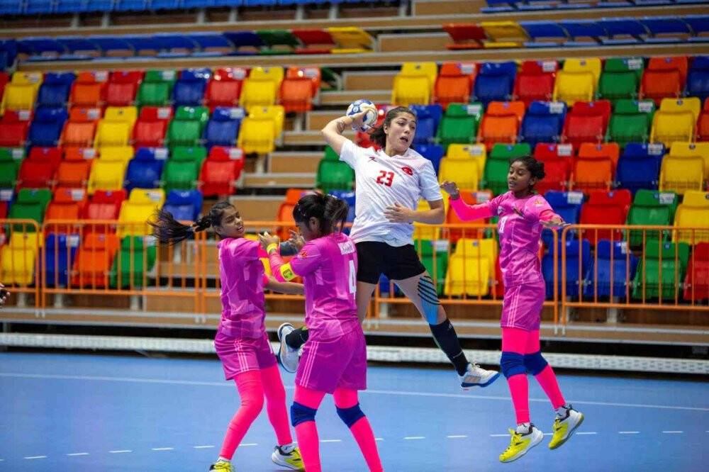 A Milli Kadın Hentbol Takımı, Konya 2021'e galibiyetle başladı