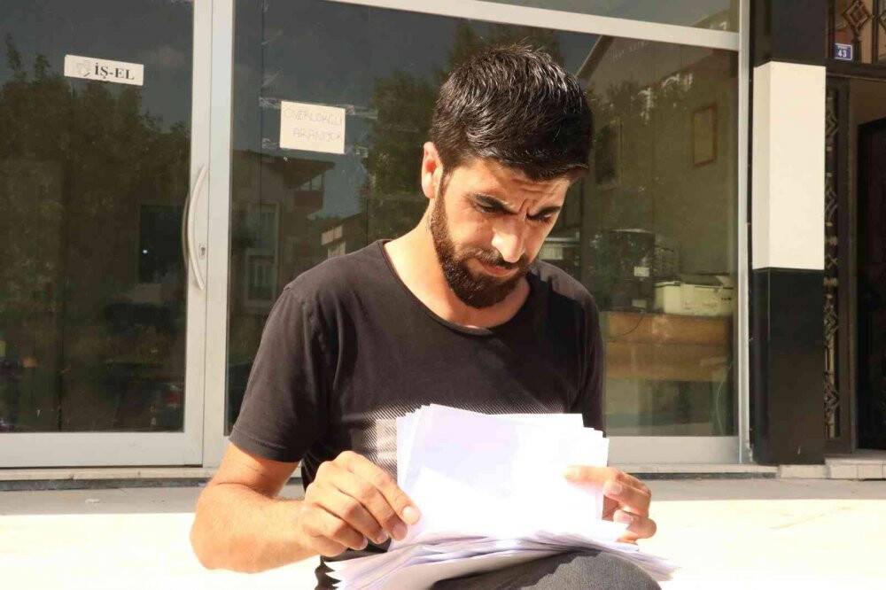 Ağabeyi, kardeşi ve yeğenleri tarafından cadde ortasında sopayla darp edildi