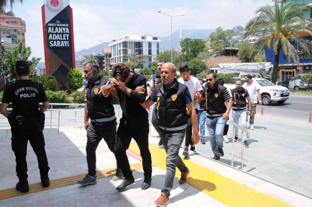 Arkadaşlık siteleri üzerinden gelen adisyon tuzağına 7 tutuklama