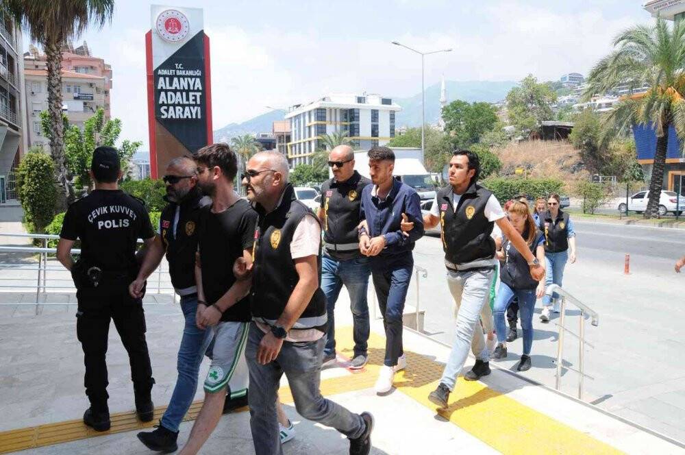 Arkadaşlık siteleri üzerinden gelen adisyon tuzağına 7 tutuklama