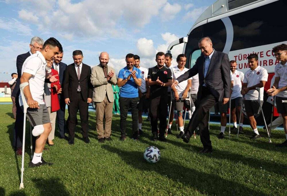 Cumhurbaşkanı Recep Tayyip Erdoğan, Ampute Futbol Takımı’nı ziyaret etti