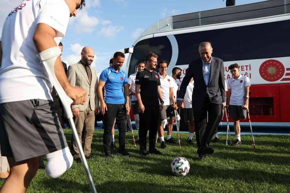 Cumhurbaşkanı Recep Tayyip Erdoğan, Ampute Futbol Takımı’nı ziyaret etti