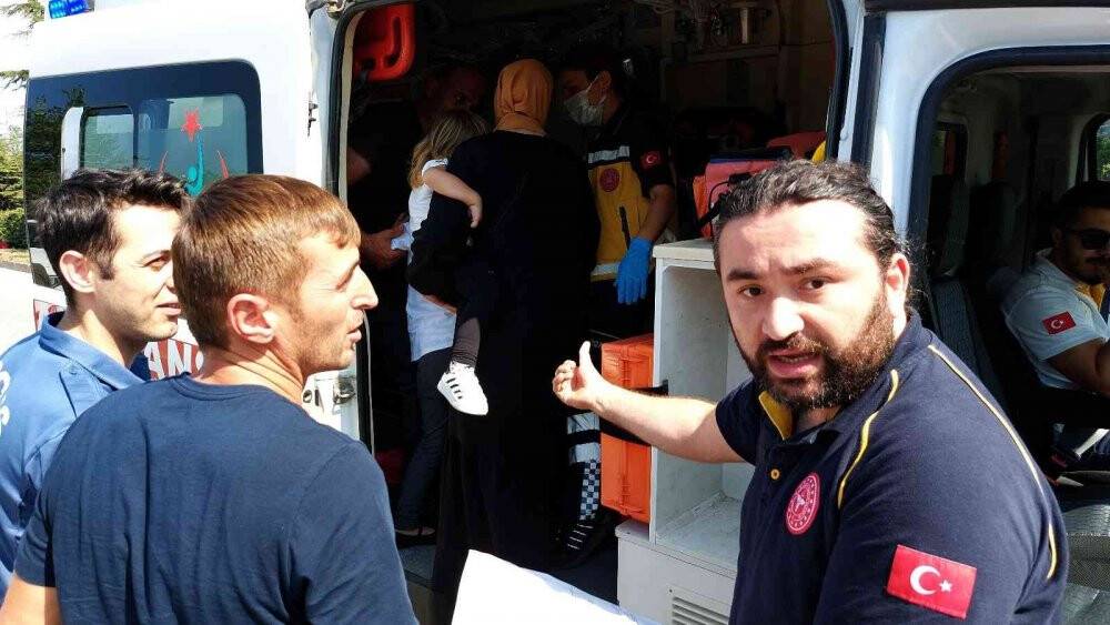 Kaza geçiren anne, kıyafeti tutuşarak yanan oğlunun yanına koştu