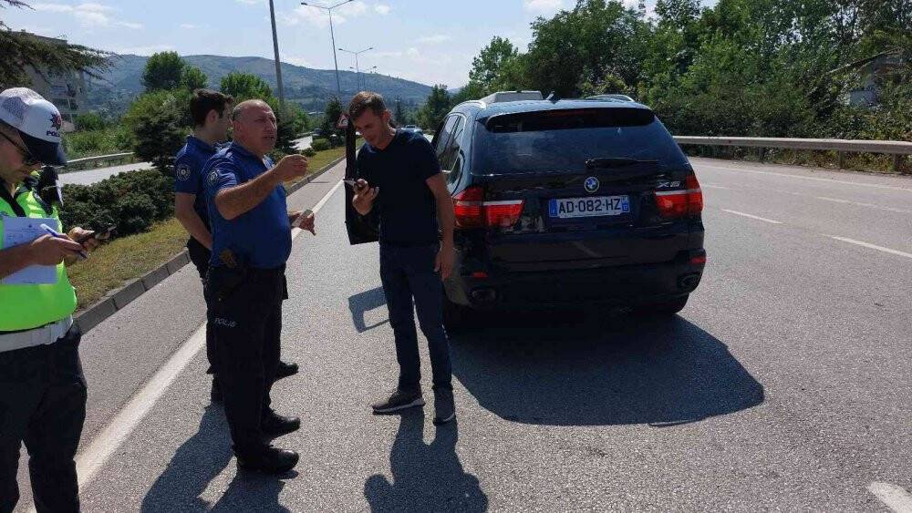 Kaza geçiren anne, kıyafeti tutuşarak yanan oğlunun yanına koştu