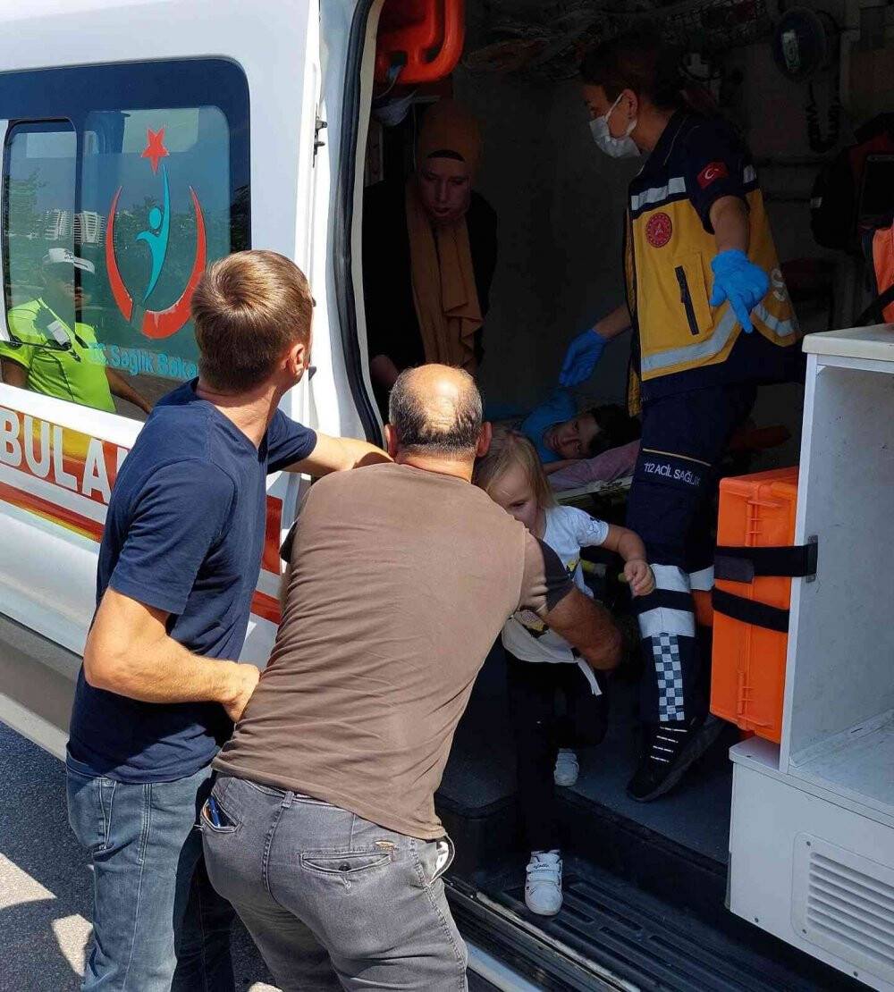 Kaza geçiren anne, kıyafeti tutuşarak yanan oğlunun yanına koştu