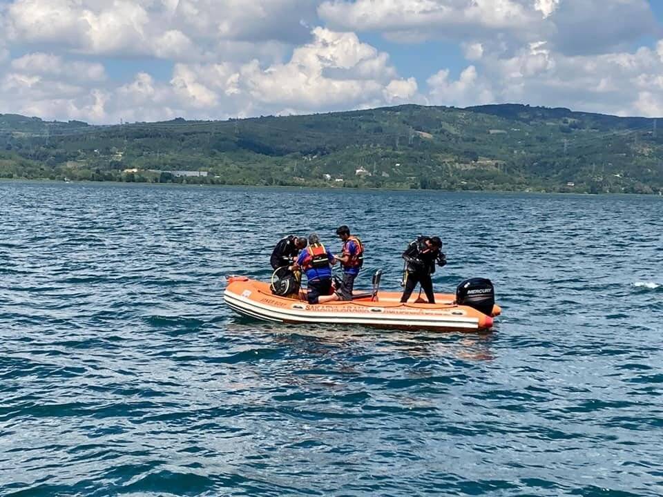 Nişanlısı gözlerinin önünde boğuldu