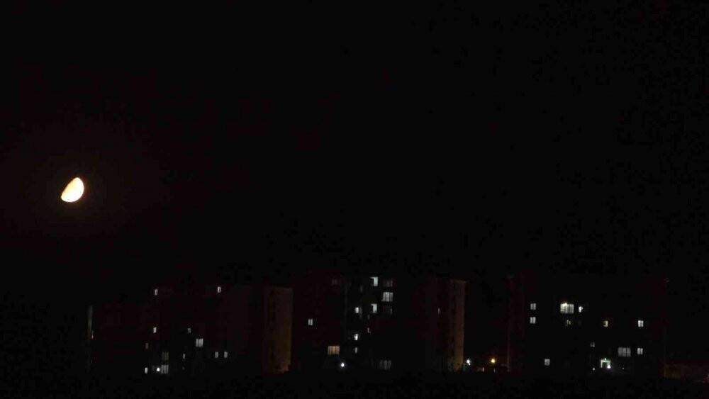 Yüksekova’da ’yarım Ay’ güzelliği