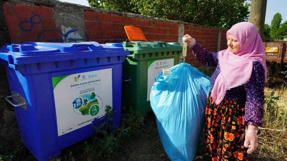 5 ton atık topladı, 10 kuzu kazandı