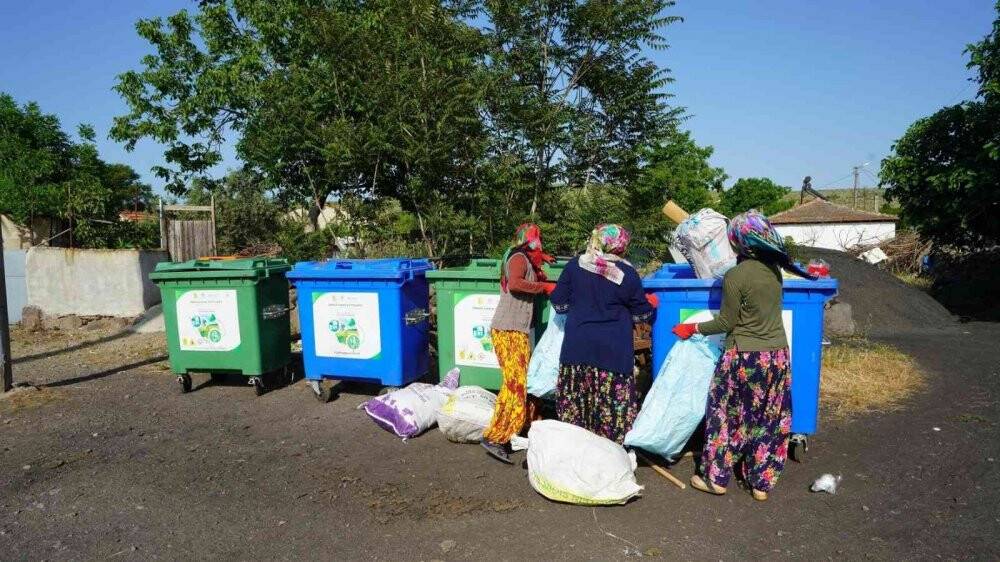 5 ton atık topladı, 10 kuzu kazandı