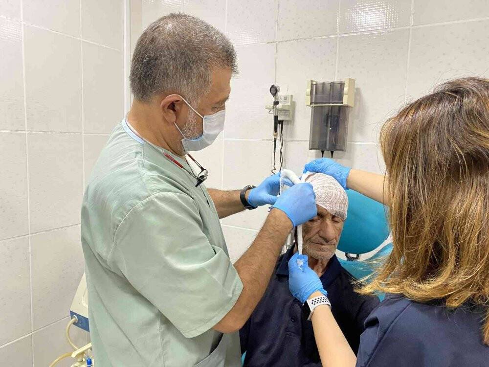 Duymayınca doktora gitti, ameliyatta kulağından çıkanlar şok etti