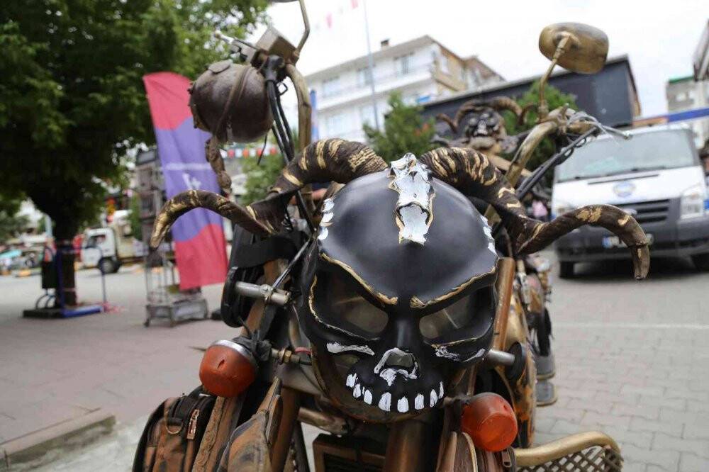 MadMax filminden esinlendi, kendi motosikletini yaptı