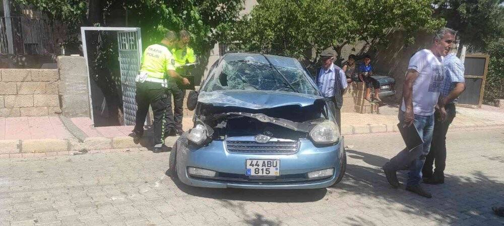 Takla atan otomobilin sürücüsü yaralandı