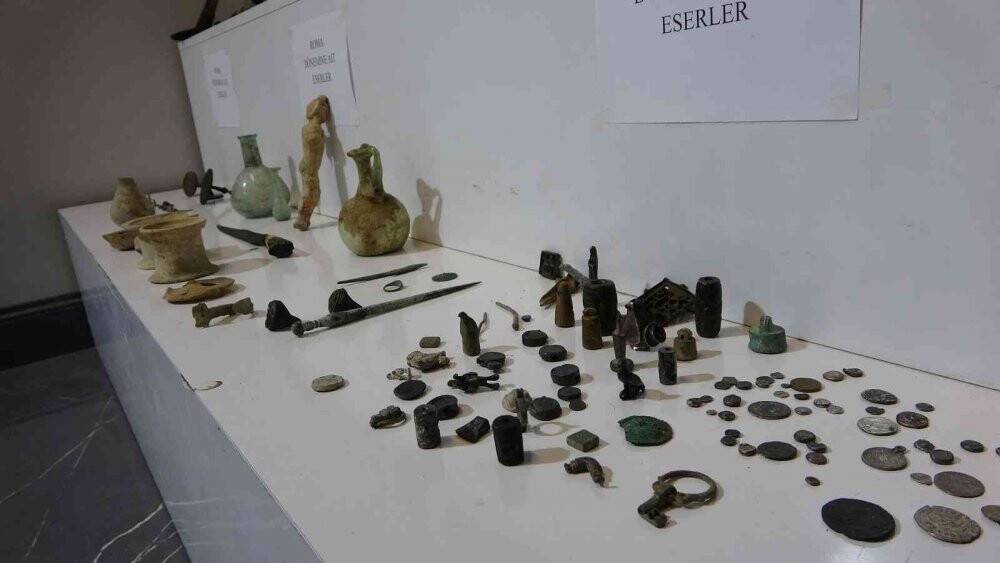 Yurtdışına kaçırılmayı bekleyen 150 adet tarihi eser bulundu