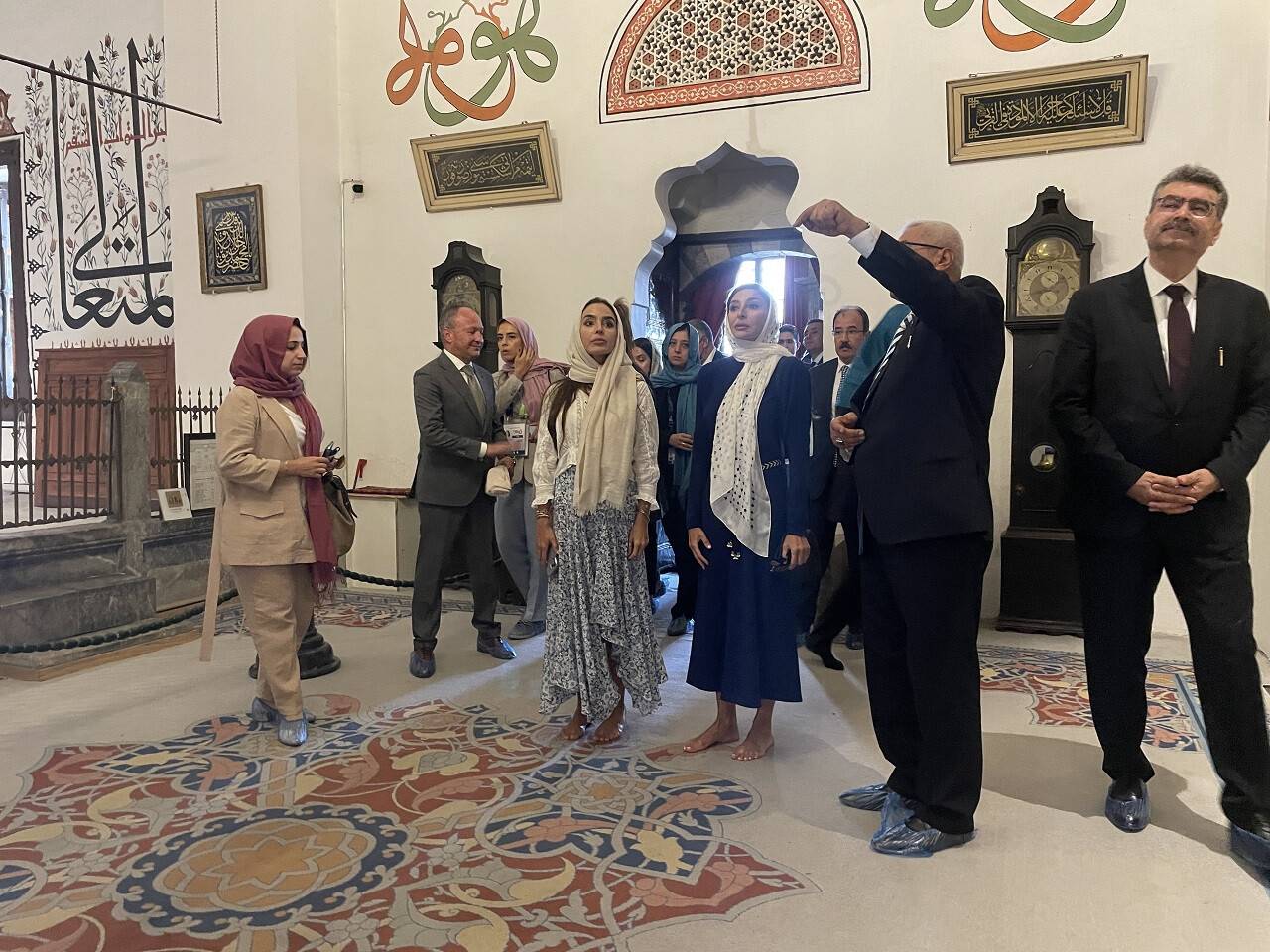 aa-20220809-28606703-28606700-azerbaycan-cumhurbaskani-aliyevin-esi-mihriban-aliyeva-mevlana-muzesini-ziyaret-etti.jpg