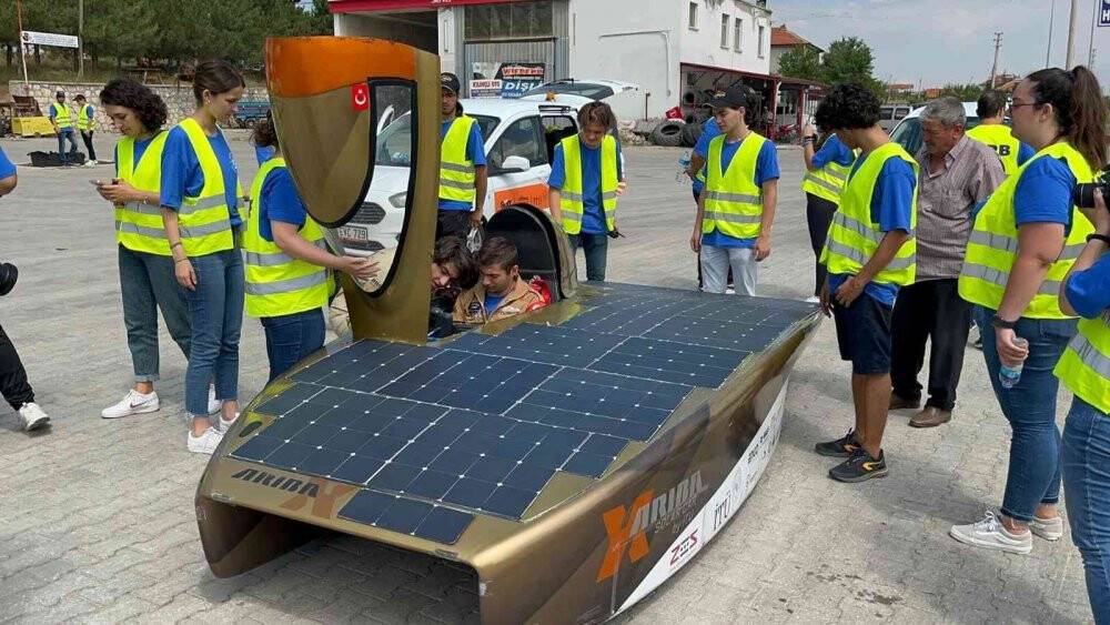‘Karayolunda garip bir cisim ilerliyor’ ihbarına giden jandarma bakın ne ile karşılaştı