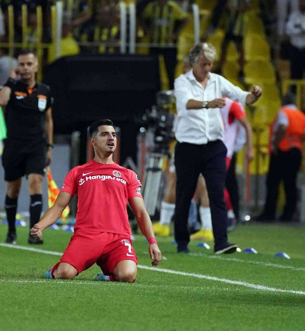Spor Toto Süper Lig: Fenerbahçe: 3 - Ümraniyespor: 3