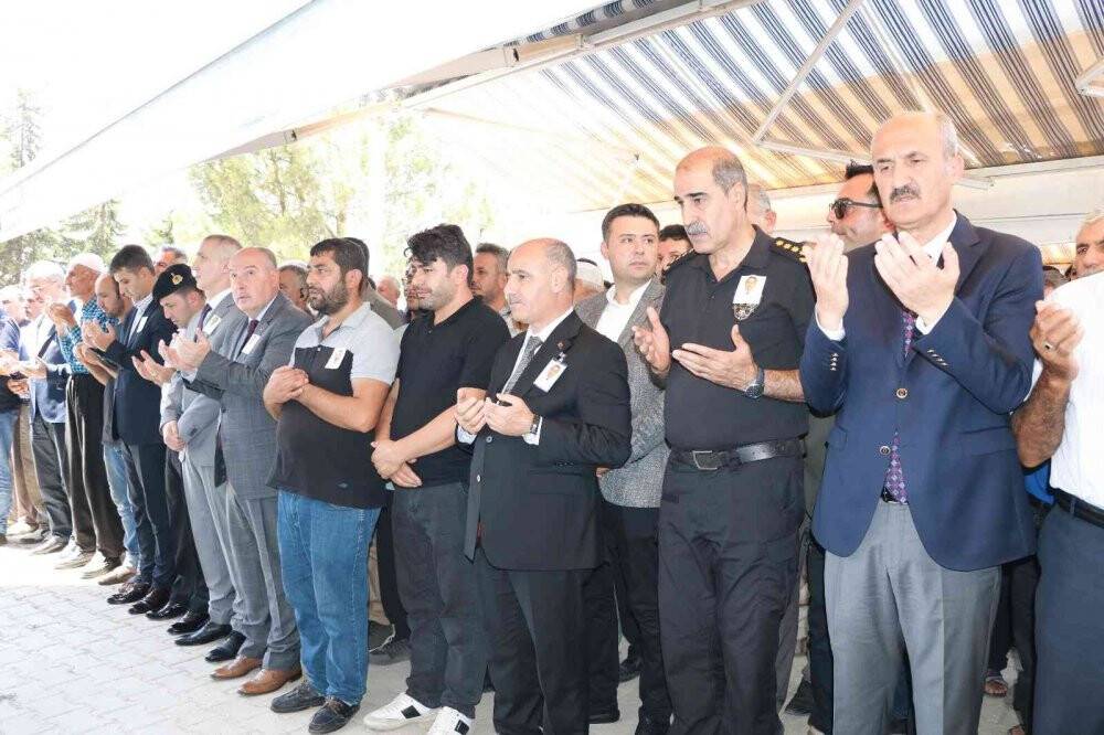 5 kişilik aile yan yana toprağa verildi