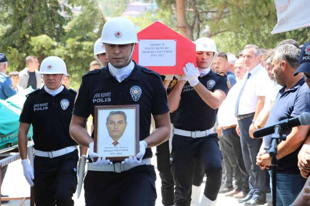 5 kişilik aile yan yana toprağa verildi