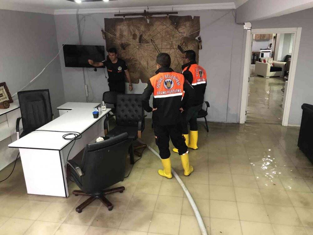 Silivri’de dükkanları su bastı