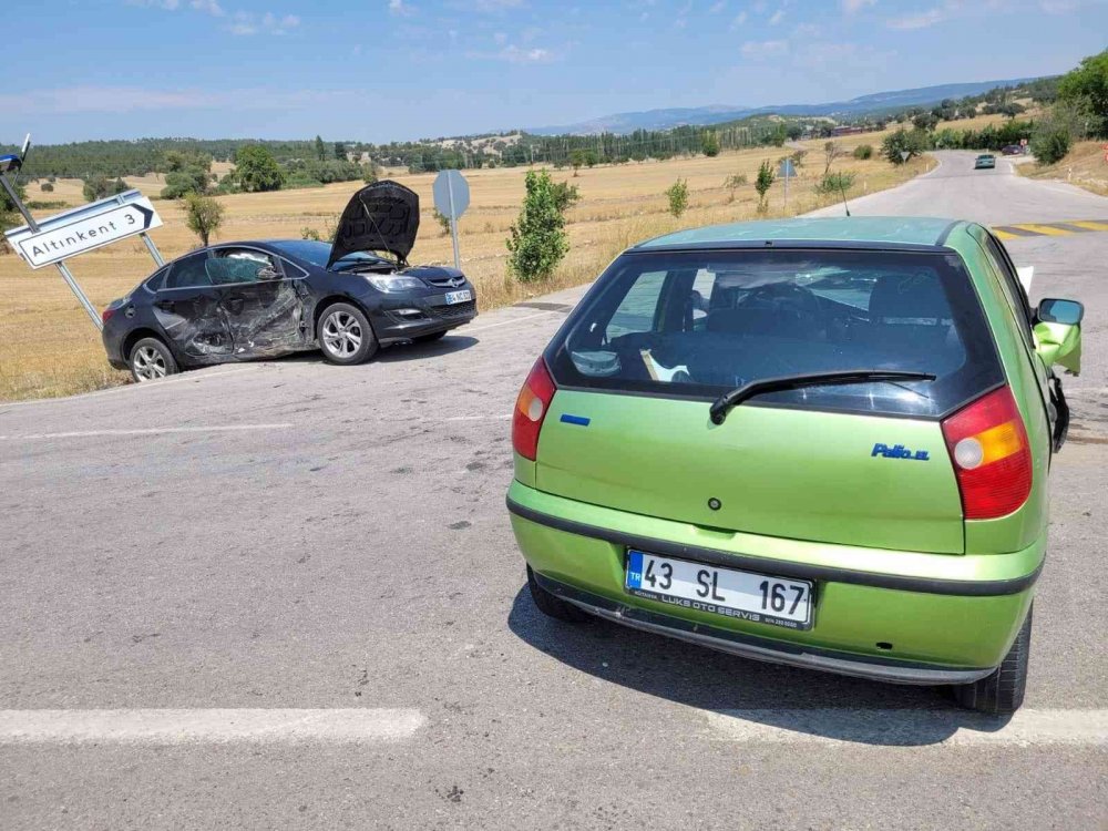 Trafik kazası 3 yaralı