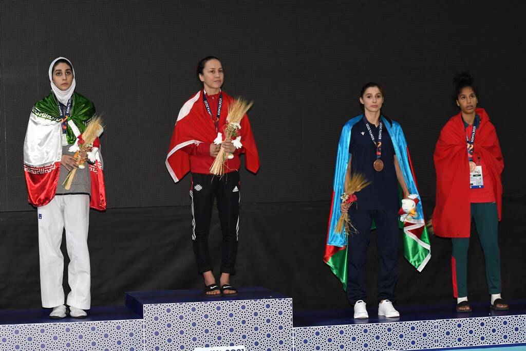 10-08-2022-taekwondo-medal-ceremony-rukiye-yildirim-2-soltani-bendarjani-ghazal-3-abakarova-patimat-3-elaasal-nezha-2.jpg