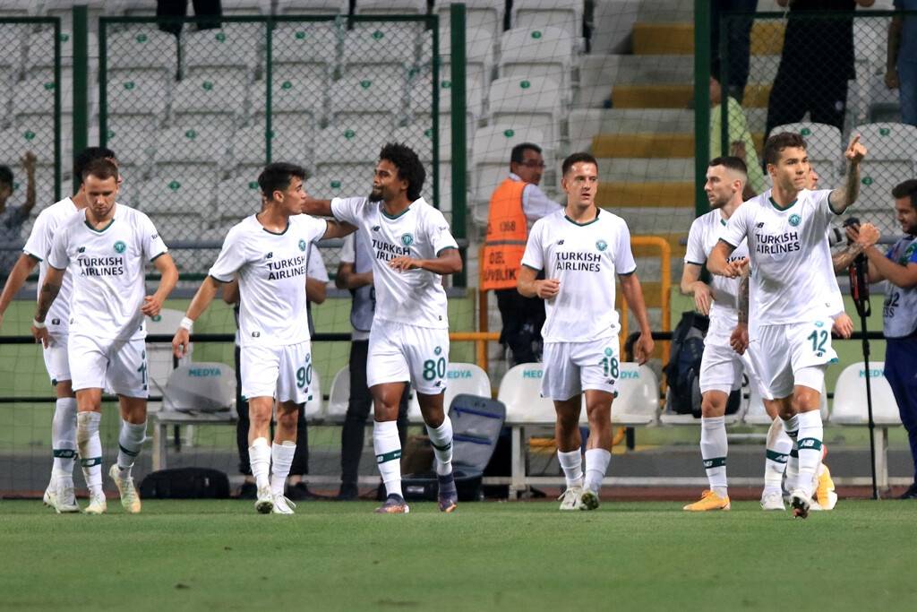 aa-20220811-28626077-28626075-arabamcom-konyaspor-vaduz.jpg