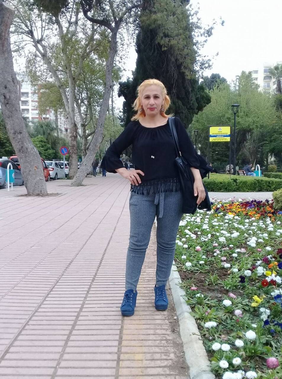 Annesinin kebapçıya bıraktığı çocukları babası istemedi