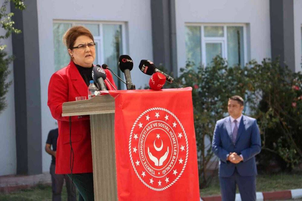 Bakan Yanık huzurevlerinde sıra bekleniyor iddialarıyla ilgili konuştu