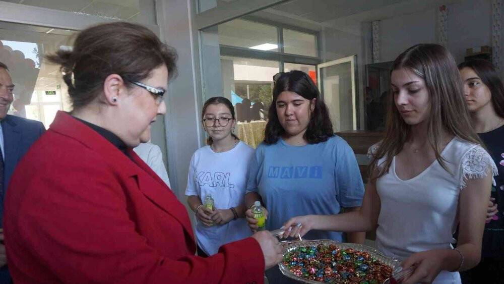 Bakan Yanık huzurevlerinde sıra bekleniyor iddialarıyla ilgili konuştu