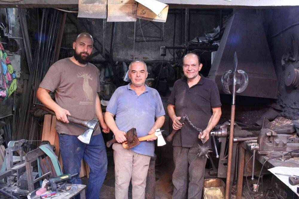 Osmanlı döneminden kalan demirci dükkanı, internet satışıyla çağa ayak uydurdu