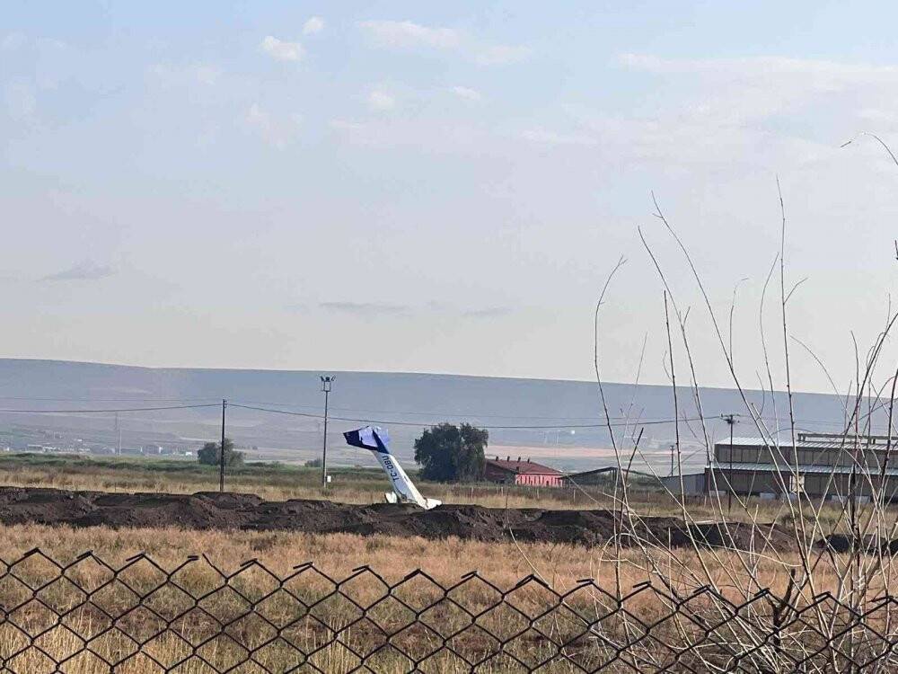 Zorunlu iniş yaptığı açıklanan uçak günün aydınlanmasıyla görüntülendi