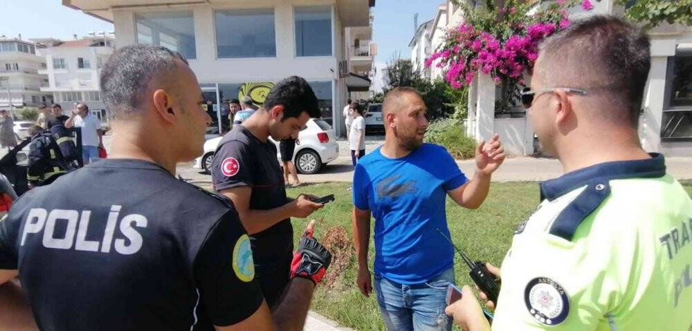 Yanan otomobilden, eşi ve çocuklarını çıkardı