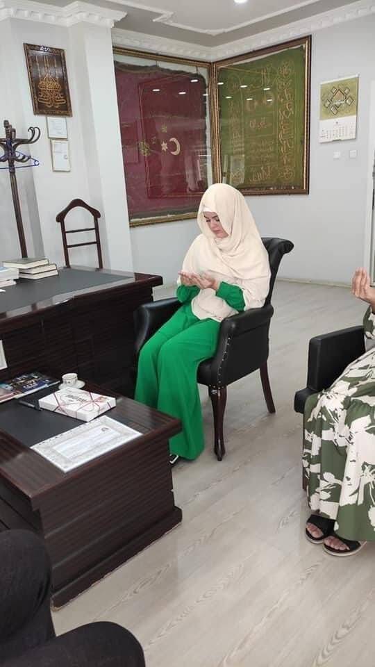 21 yaşındaki genç kız aradığı huzuru İslam’da buldu