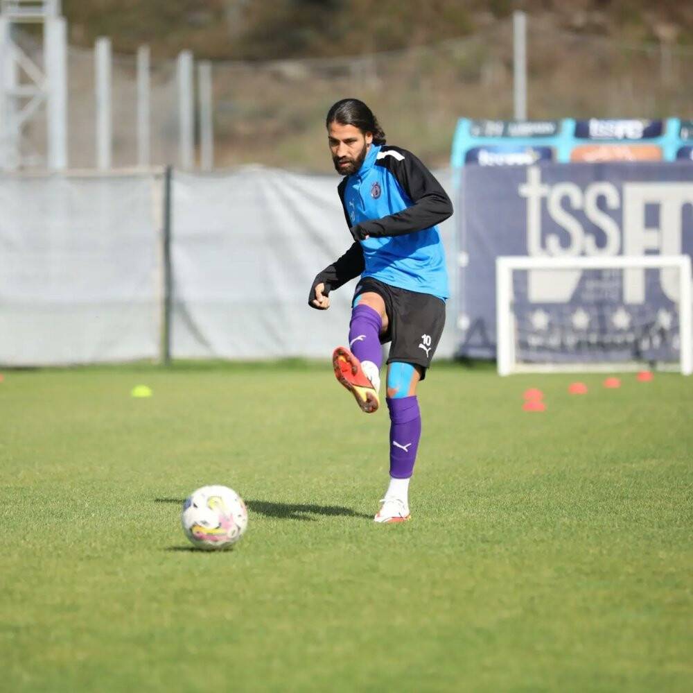 Afyonspor çalışmalarını çift antrenmanla sürdürüyor