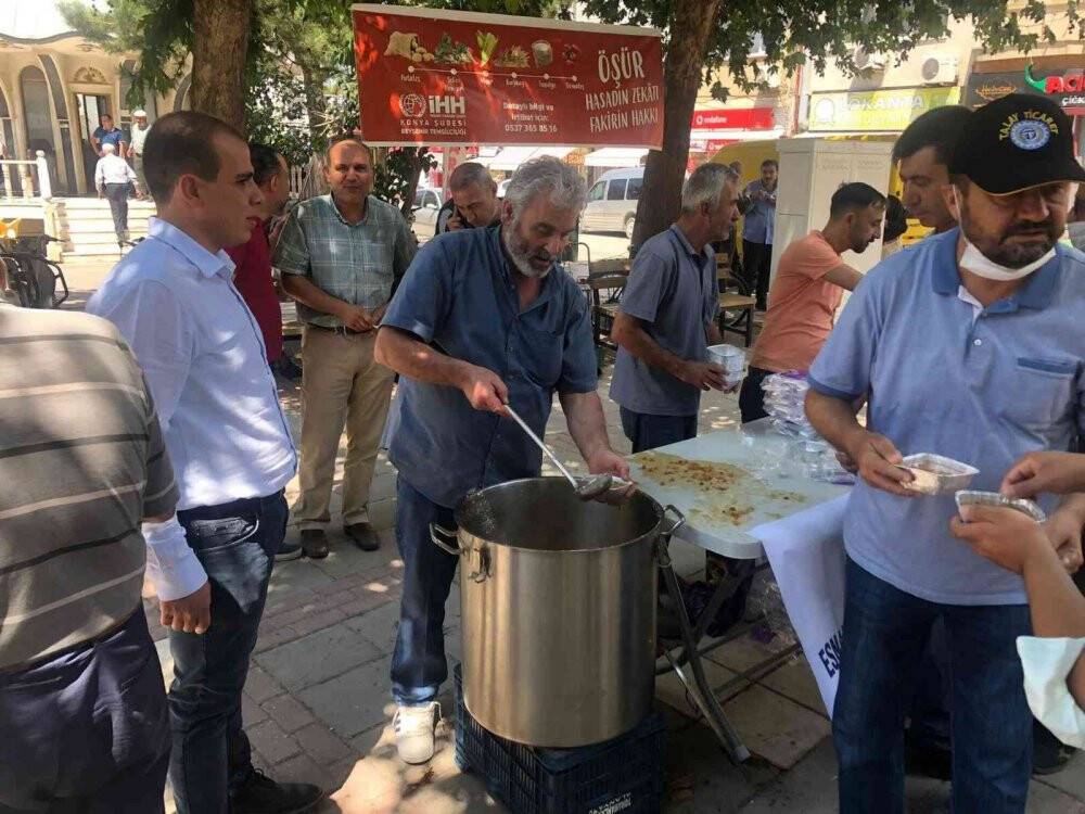 Beyşehir’de ağızlar aşureyle tatlandı